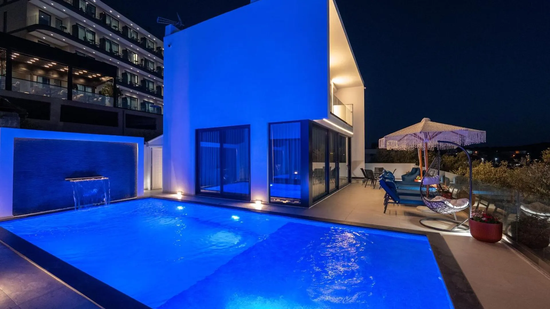 Luxury Villas Angela クサミル